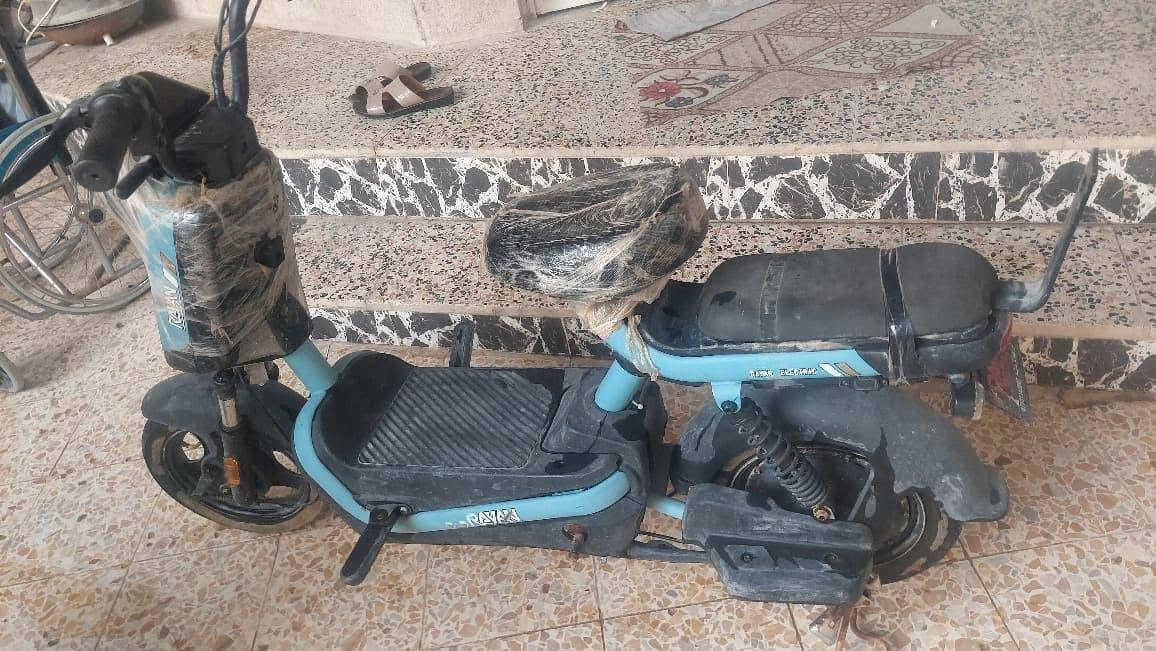 يا ولد عندي هاي الدراجه دخلت بلماي ضلت ما تمشي 
شغاله كلشي ما بيهه 
سعرهه 75
***********
