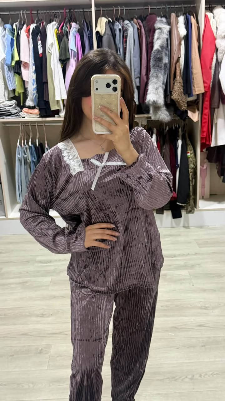 جمله و مفرد 
موديل جديد الشتاء    ⚜️
قياسات m-l-xl-2xl-3xl
٥ لون موجود 
رقم واتساپ 
***********
