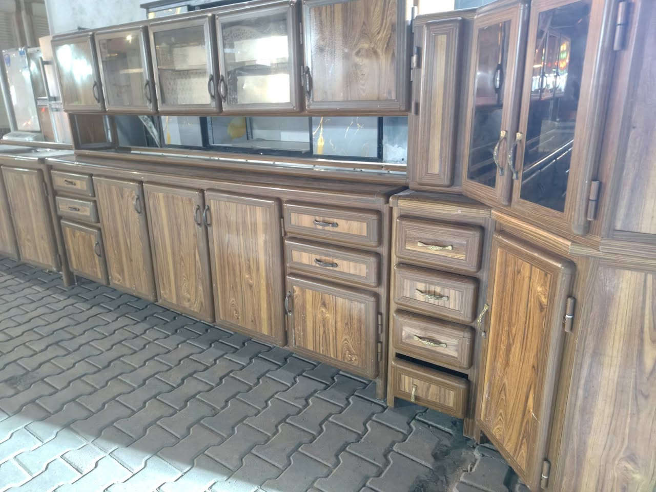 معرض زياد الأثاث المنزلي 🫴 

كاونتر حطاطه 
شغل تركي ثقيل 

قياس 3 أمتار وربع 

مع سنك قياس متر ونص 
العنوان تكريت شارع الزهور خلف افران الكرخ وقاسم مول معرض زياد الأثاث المنزلي 🫴 
***********

