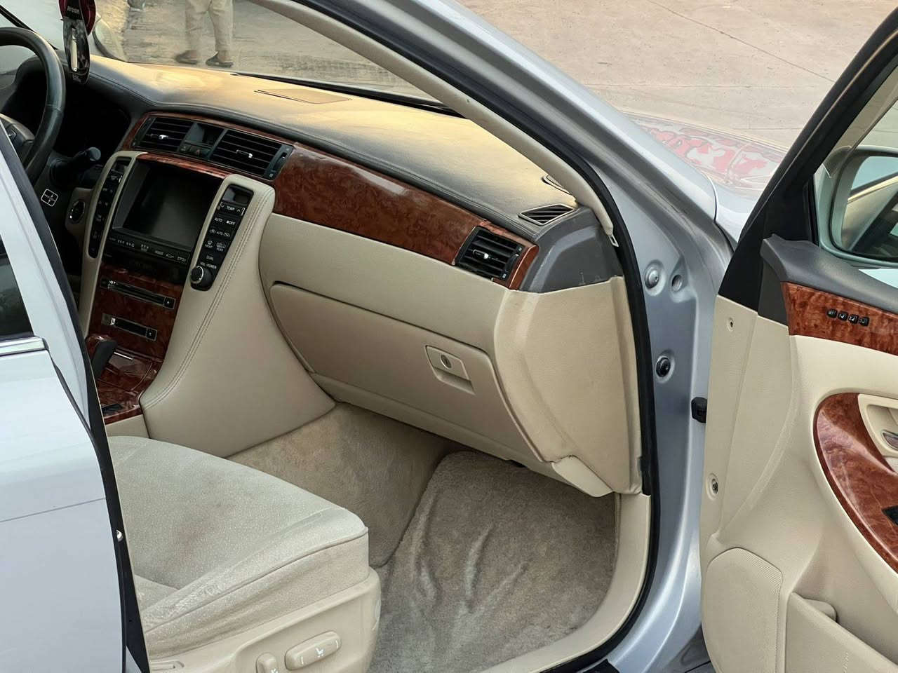 شاینە 2005 مووس 182
ڤول مواسەڤات بێ سڵایدوو جڵد سێ پەردەو سەلاجەو مەرکەزی ساردوو گەرموو برێک مەزبووت بەشەرت تەقەو ڕەقەی نیە جامی هەڵگیراوە کامل حەماموو پۆڵیش کراوە شوێن مووس وەک ساق سەقف شوشەی گۆڕینەوەش ئەکەم لەسەر دڵگرتن سەیارەکە لۆک لۆکە ماشەڵا چرکەی نیە بۆزانیاری زیاتر پەیوەندی بکەن 
***********
***********
