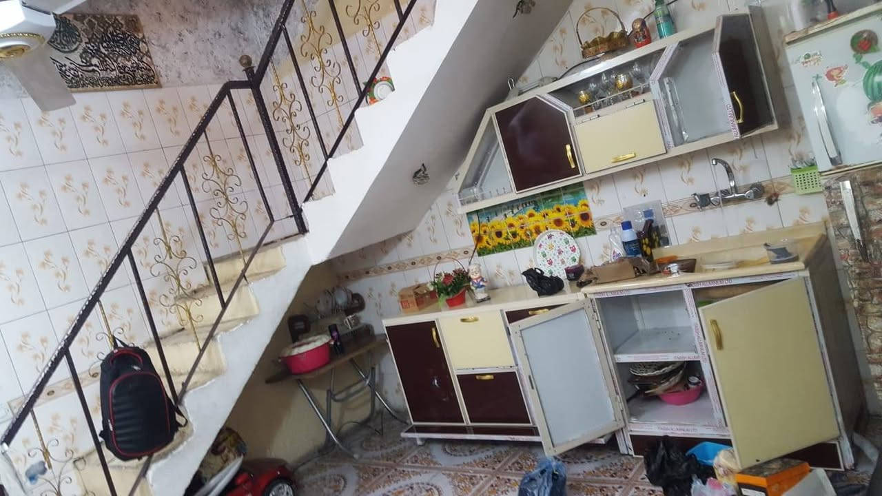 دار للبيع المساحة ٢٠٠ بظهر الشارع العام طابقين لا راعي والتجاوز  يحتوي على ٤ غرف نوم مع صالة كبيرة ومطبخ ٦×٤ مع كراج وحديقة العنوان حي التراث رقم العقار ٤٦٠٠ المنطقة كاملة من جميع الخدمات تبليط ومجاري وماء وكهرباء تبعد عن تقاطع درويش ٥ دقائق  للاتصال *********** بغداد, العراق
