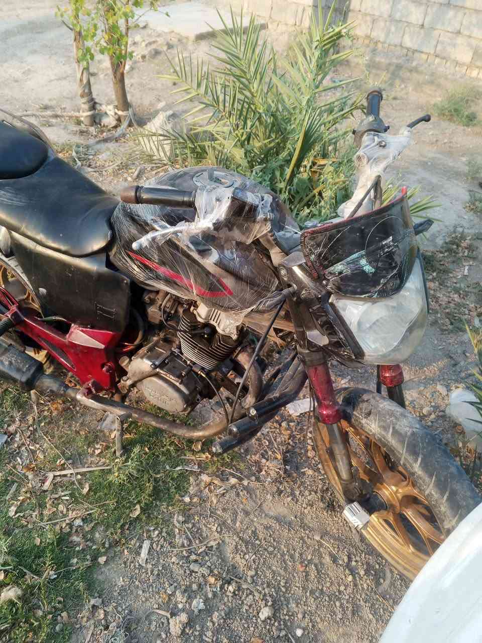 السلام عليكم دراجه للبيع دايوان محرك خمسه قير دراجه حلوه كهربائيات سخاله سعرها 250.بها مجال    ***********
