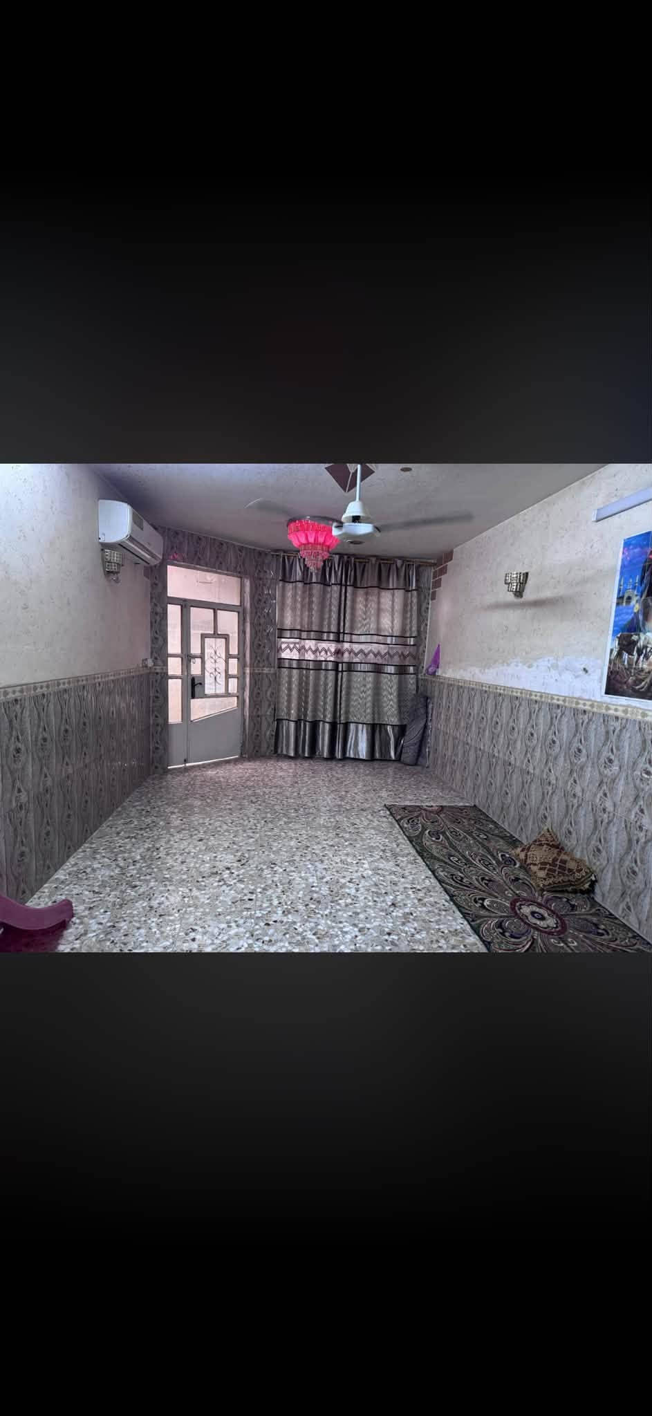 بيت للبيع مساحة 150م  طابق ارضي فقط
واجهة 7ونص نزال 20 
بيت زراعي سند 25 
موقعة الشعب خلف جامع الشروفي فرع المختار  مجاري تبليط كامل الخدمات 
محتوياته 
2غرف نوم صالة استقبال حمام حولي 
بيت قبل سنة كاشي وسيراميك وشتايكر جديد
سعر البيت 160 وبي مجال 
للاستفسار اكثر  ***********

نص مكتوب في الصور:
- 22 LTE 1:51 5 من 9 عقارات حي اور والشعب والبنوك والثعالبة عابر السبيل . 28 نيسان . ـ
- 22 LTE 1:51 4 من 9 عقارات حي اور والشعب والبنوك والثعالبة عابر السبيل . 28 نيسان .