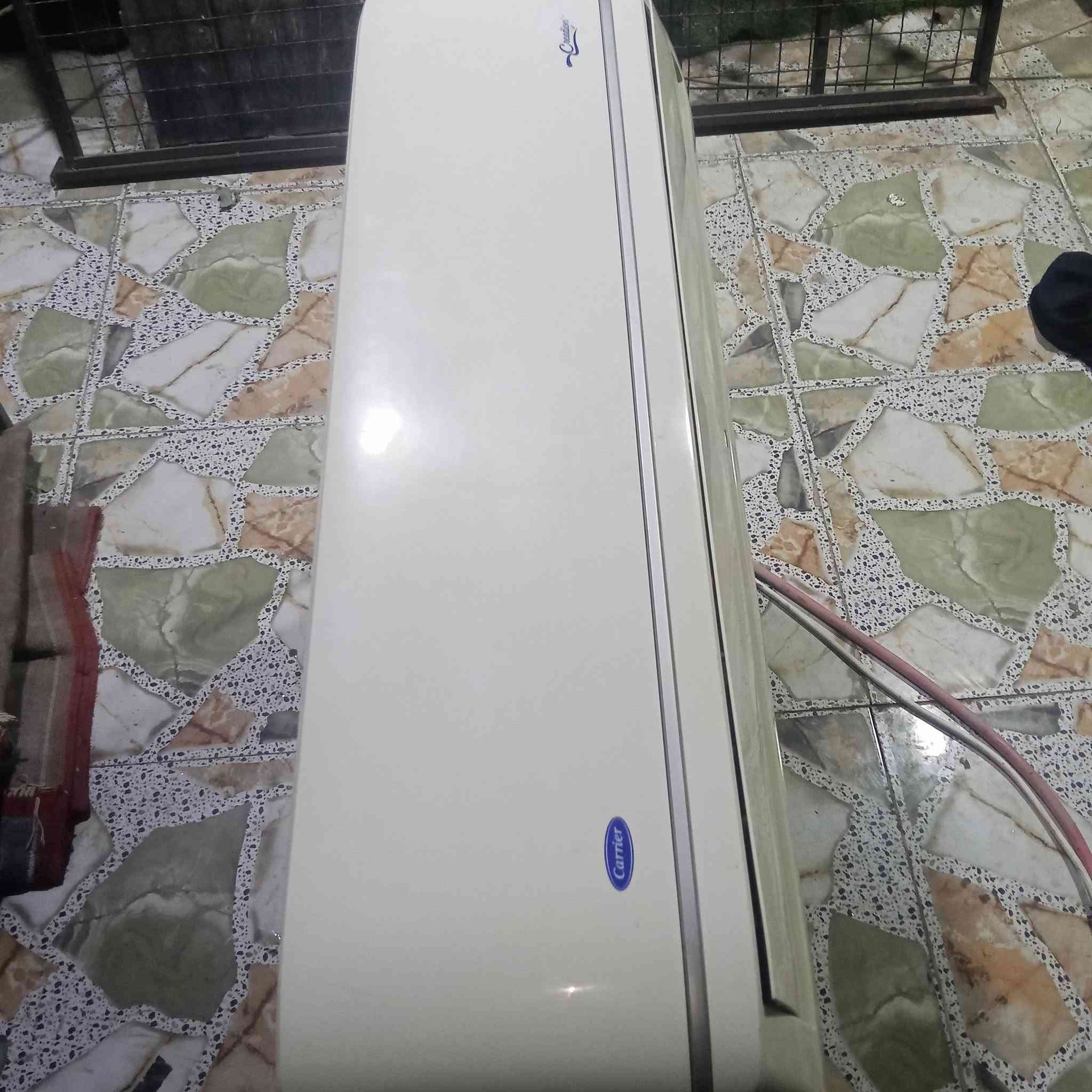 سلام عليكم سبلت طن ونص نضيف مابي شي غازة كامل متروس جديد للبيع سعر 300 وبي مجال قليل     ***********
