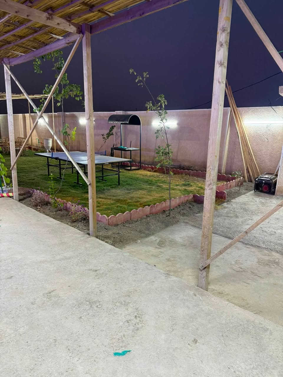 دار استراحه 🏠 للبيع المساحه الكليه 500 متر الواجهه 17 النزال 29.5 مساحه البناء 75 متر 
زراعي سند 25 
يحتوي الدار على صاله كبيره غرفه نوم كبيره مطبخ حمام 
الدار مؤثث 
ممر داير البيت 
حديقه كامله مع مسبح 🏊 
تحتوي الحديقه 🌲 على جلسه عربيه 
مع منضده🤾‍♂️ + فيشه +مرجوحه 🪃 + منقله شوي 
العنوان ديالى ناحيه جديده الشط تبعد عن بوابه بغداد الراشديه 5 دقايق وعن منطقه الشعب 15 إلى 20 دقيقه 
السعر 85 وبي مجال بسيط جدا جدا عندي ظروف 

للاستفسار الاتصال على الرقم 

***********  اتصال ☎️ + واتساب

***********  ☎️ + واتساب
