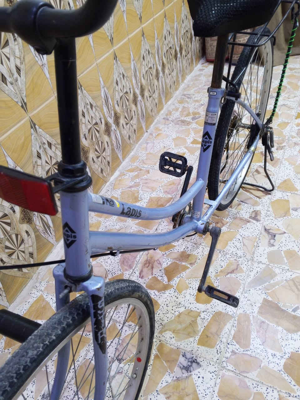السلام عليكم بايسكل للبيع نظيف حجم 26 ياباني نظيف كل شي ما بي سعر 80 بي مجال الاستفسار رقم ***********  العنوان كوفه شارع المعمل

