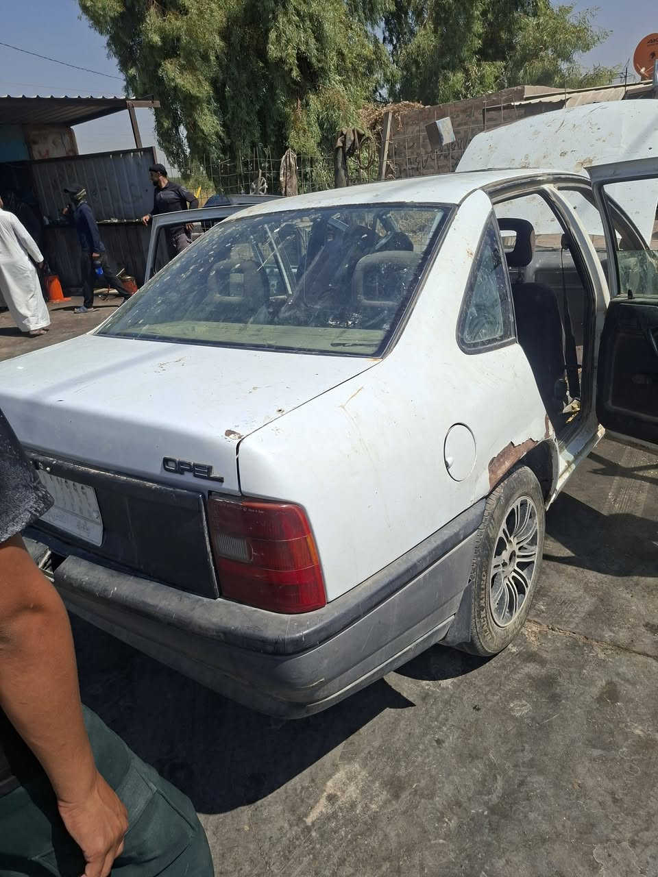 فكتره ٩٢ نضيفه بس مهموله ومتروكه الي ياخذه ويعمره حلوه محرك جديد كير جديد تخم تاير رقم مميز السعر ٢٣ وبيه مجال بسيط مكانه بغداد اليوسفيه ***********
