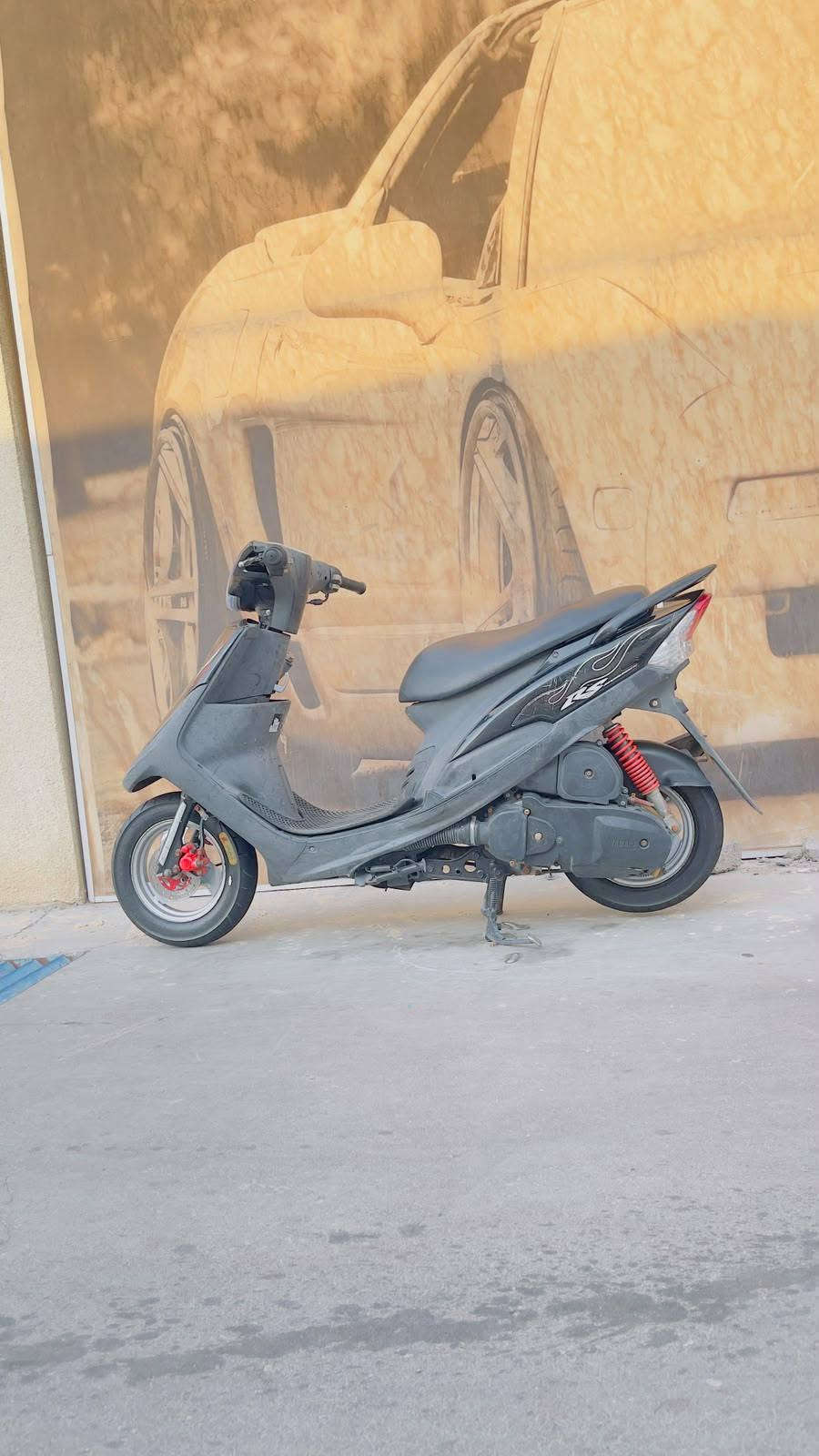 سلام عليكم دراجه ماكس عدله ما مفتوحه بلاديه سعر مليون وخمسين وبيهه مجال  رقم *********** بصره خور الزبير
