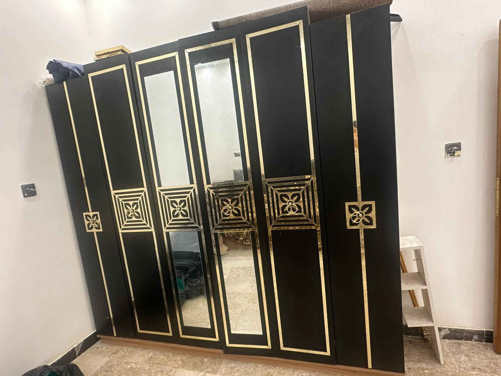 ثلاجة • أجهزة كهربائية • للبيع