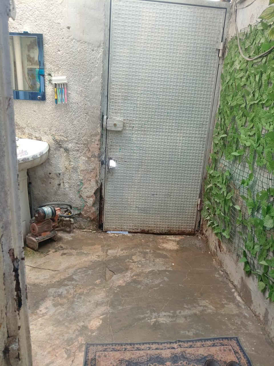 السلام عليكم بيت للبيع مساحه 50 متر حي اور منطقة
 الشيشان حي الرايه طابقين استقبال ومطبخ وغرفتين نوم وفوك مخزن وبيتونه سعر 33 /***********
