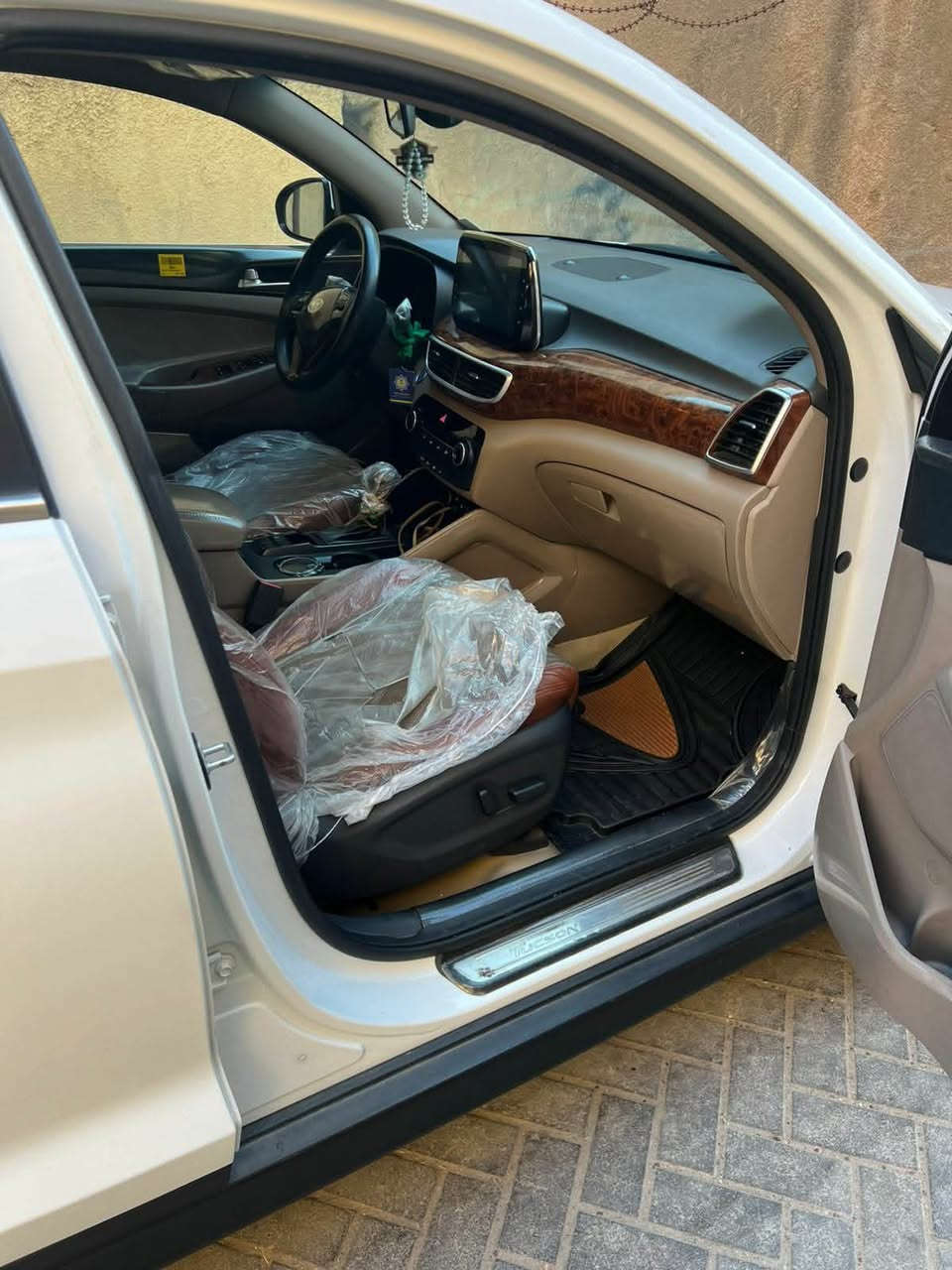 السلام عليكم توسان ٢٠٢٠ كوري
رقم بغداد بسمي ماشيه ٢٣ الف حقيقي على وضع الشركه سبير مانازل
٥ عدسات
لد نهاري
داخل صاج
كشنات جلد
كشنين كهربائي
يدات ترحيب
قطعتين تبريد
سايد بريك برجل
شاشه ايباد
كامره دواره
كامره امامي وخلفي
حساس خلفي
تحكم جهتين
درايف مود ٣ انضمه
دوشمه كامله
  جاهزه السياره من كلشي
مكان السياره بغداد مكلف بلنشر الاتصال ***********
