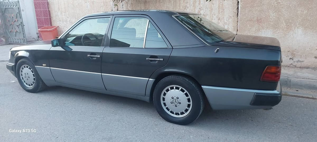 مارسيديس دب 300
موديل 92
مكينه 300 بلاديه قبق أسود عنكبوت 
كير  4 نمر 
رقم بغداد انكليزي 
سلايت طكتين
كهربائيات كلها شغاله 
باتري جديد  
مكان السيارة ديالى بلدروز 
السعر66 وبيها مجال 
***********
