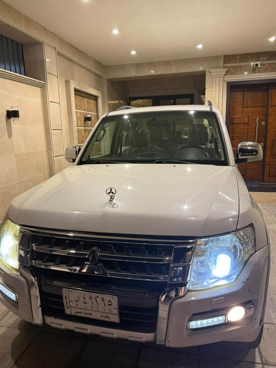 السلام عليكم 
للبيع باجيرو حبتور 2015 
لون صدفي 
محرك 6 سلندر 3500
السياره بأسمي 
  ماشيه 190  الف حقيقي
مكفوله كفاله عامه 

7 راكب 
دبل مروحه اضافيه
تبريد ثلج 
مواصفات 
فتحه طكتين 
كشنات كهرباء 
لايت زينون 
زراك لايت داخل 
صاج ستيرن 
 تحكم ستيرن 
سستم دمام
مري جانبيه كهرباء
بك لايت ضبابي 
 للاستفسار خاص فقط 
او الاتصال
***********
