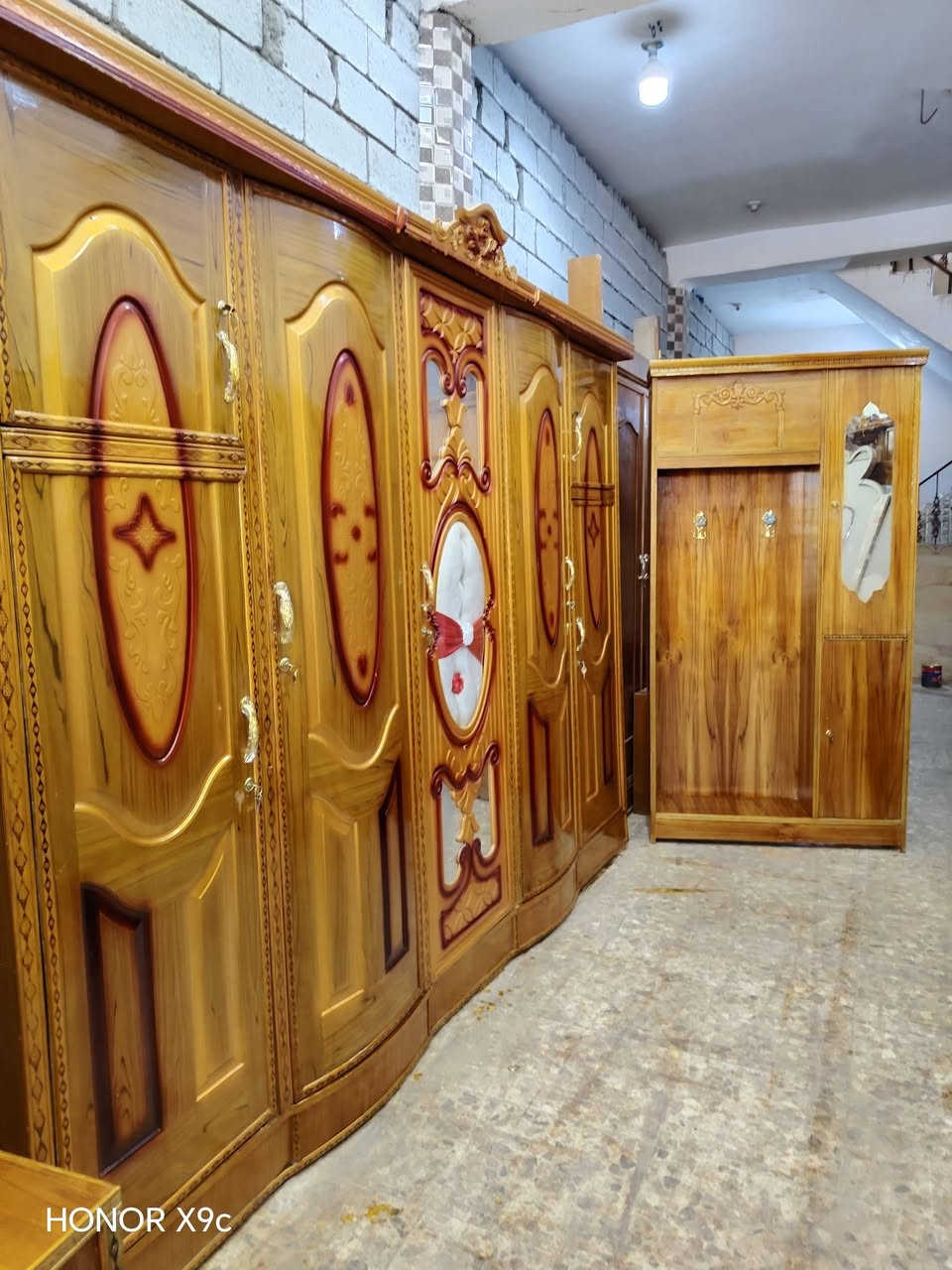 السلام عليكم غرفه كامله ام الخمس بيبان شغل درجه ثانيه سوقي النظيفه كلش الغرفه جاهزه وكامله اي نقص ما بيها السعر 575 شامل توصيل والشد مجاني داخل النجف والشراي يتصل ***********

نص مكتوب في الصور:
- HONOR X9c