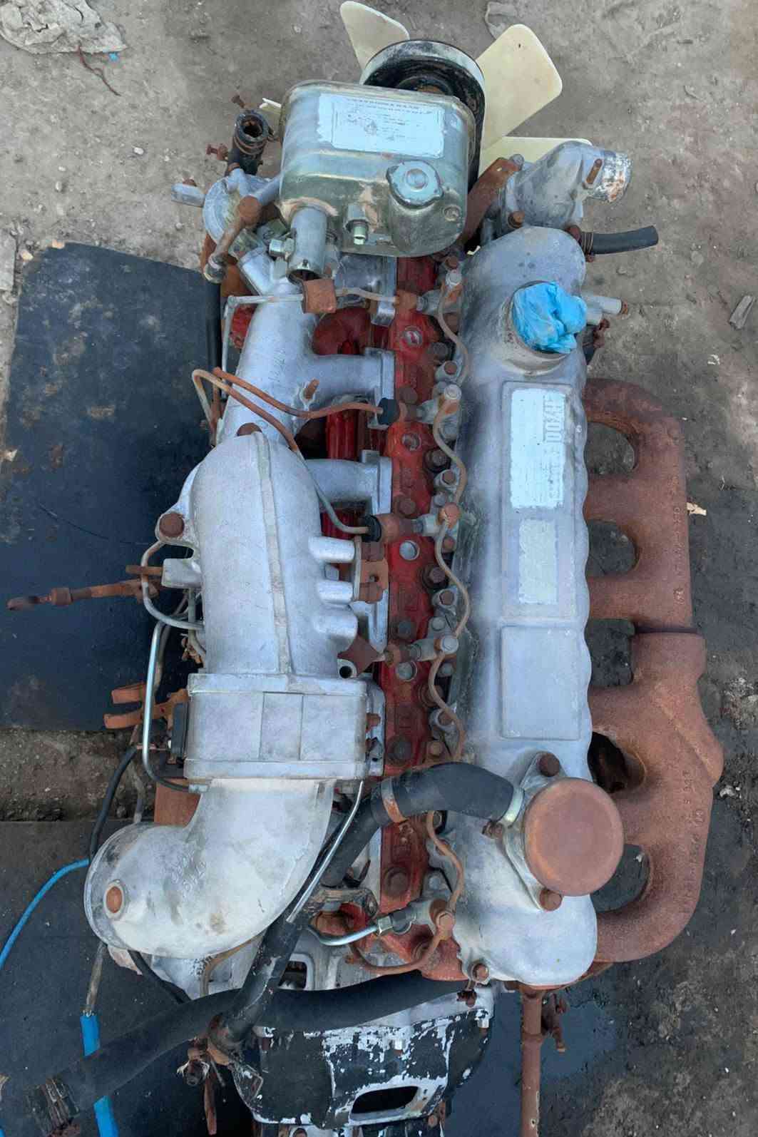 للبيع محرك وكير هينو سته سلندر بيها بخار السعر عشره وبيها مجال  قليل (بيها فطر بلتايم كيس بكد الإصبع ) المكان المحموديه الهاتف ***********
