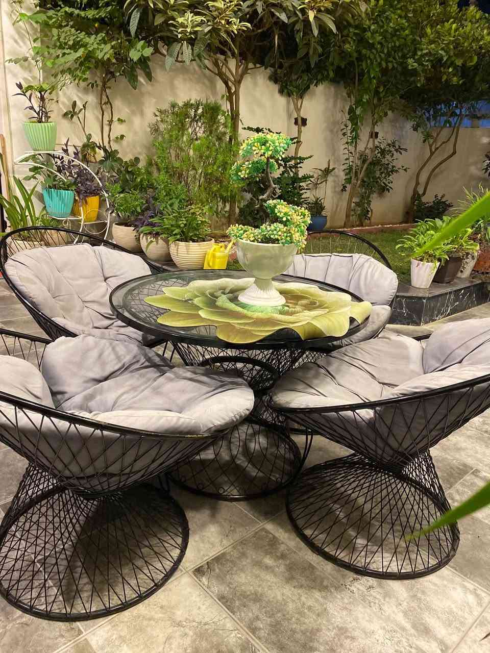 ميز و٤ كراسي سياحي ثقيل ستعمال شهر ١٧٥ وبيه مجال
رقم الهاتف ‭***********‬
