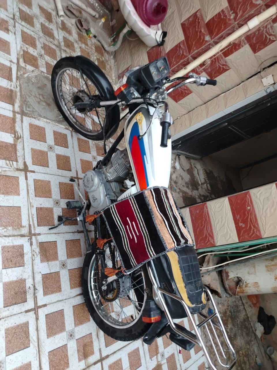 سكنر • اوراق باسمي • مديل ١٨