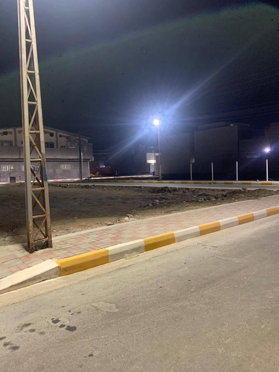 بيت طابقين للبيع او مراوس بيت بجميع عمر الراوي 

العنوان الرمادي التأميم حي الرياضين

مساحه 300متر 15*20بناء 2020 

طابو صرف 

شارع 8متر تبليط 

بناء طابوك الطابقين 

الطابق الاول استقبال وصاله ومطبخ حار بارد وصحيات وغرفتين نوم وثلاث مناور كراج حديقة 

الطابق الثاني غرف نوم عدد 4صاله حمام 

عدد الغرف (6)

التأميم حي الرياضين قرب فلكه النخيل وشارع ٦٠
وببعد عن شارع ٦٠.  ٥٠متر فقط

رقم الهاتف ‏‪***********‬‏

عنوان المكتب الرمادي خلف العاب السندباد
