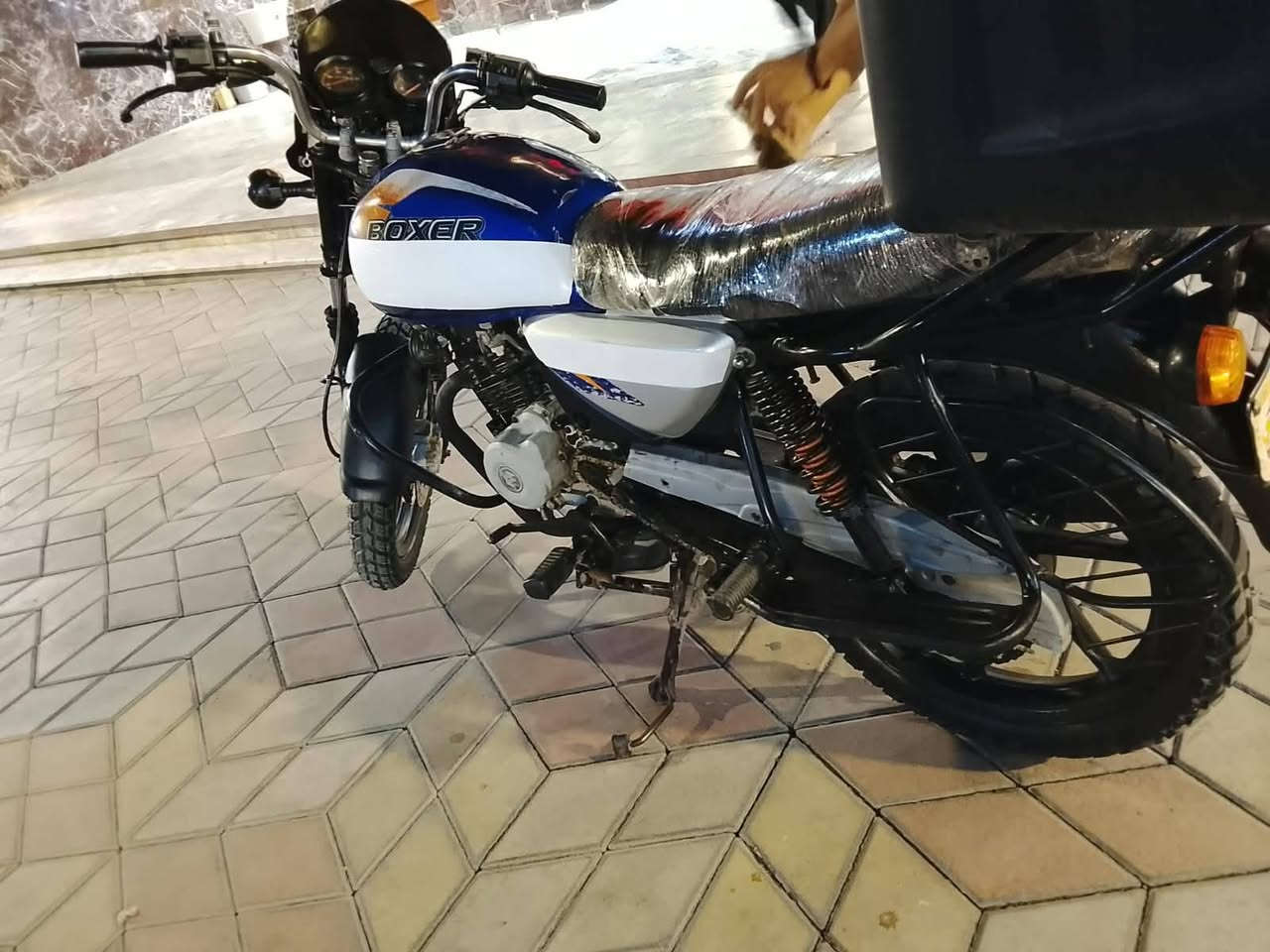 سلام عليكم بوكسر جبلي مويل22 نضيفه وتخبل احلى شي بيه مكينتها جيب فيتر وافحص الدراجه ناقصه بس سلف كهربائيات كلشي كامل الدراجه كلك لا اوراق ولا مرقم كلك كلك اكفله الك سرقه
العنوان_ بغداد العامريه
الرقم_***********
متواجد_واتساب فقطط فقطط
السعر_ 900 وبيه مجال للشراي وحك الجيه❤️
