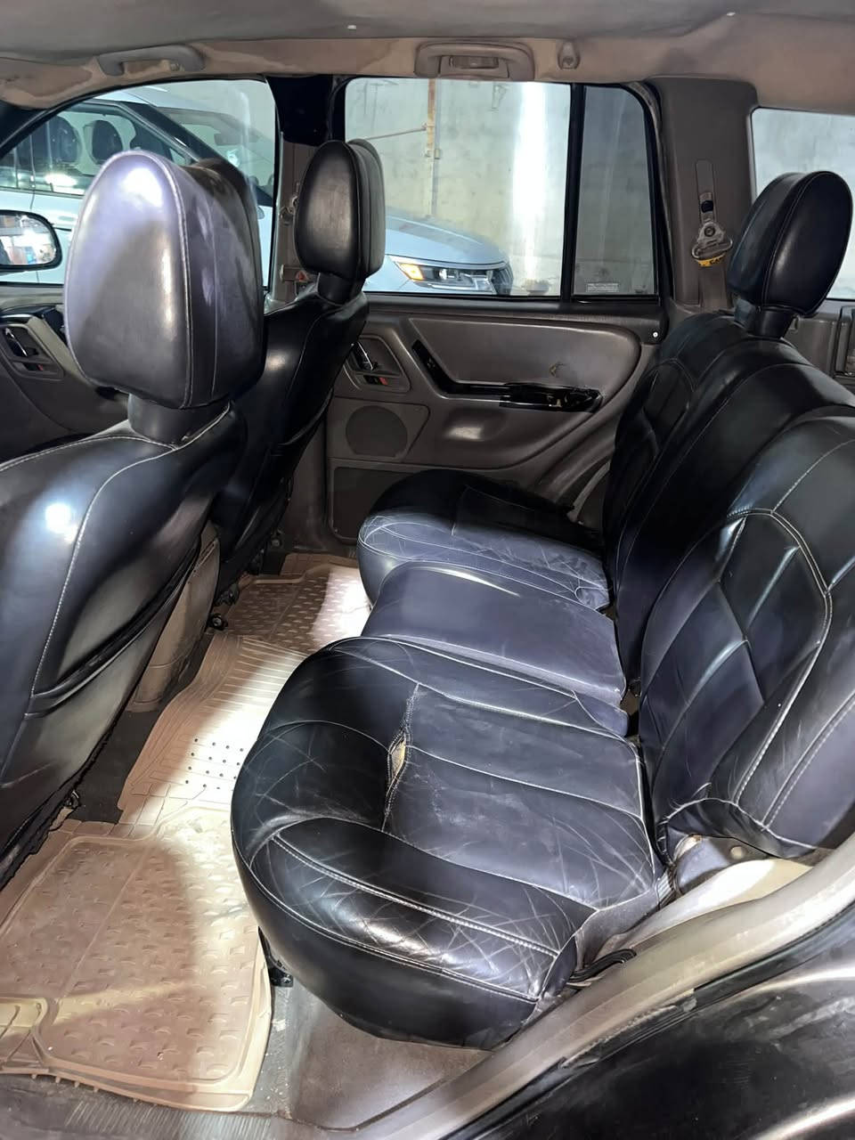 جيب شيروكي موديل 2000
كير ومحرك كفاله 

صدر جديد 

محرك V6 4000

تحويل ثاني يوم السياره باسمي

بيها معجون بالقماره

 والسياره كدامكم مثل ما واضح بالصور

السعر 45 بيها مجال بسيط

***********

***********
