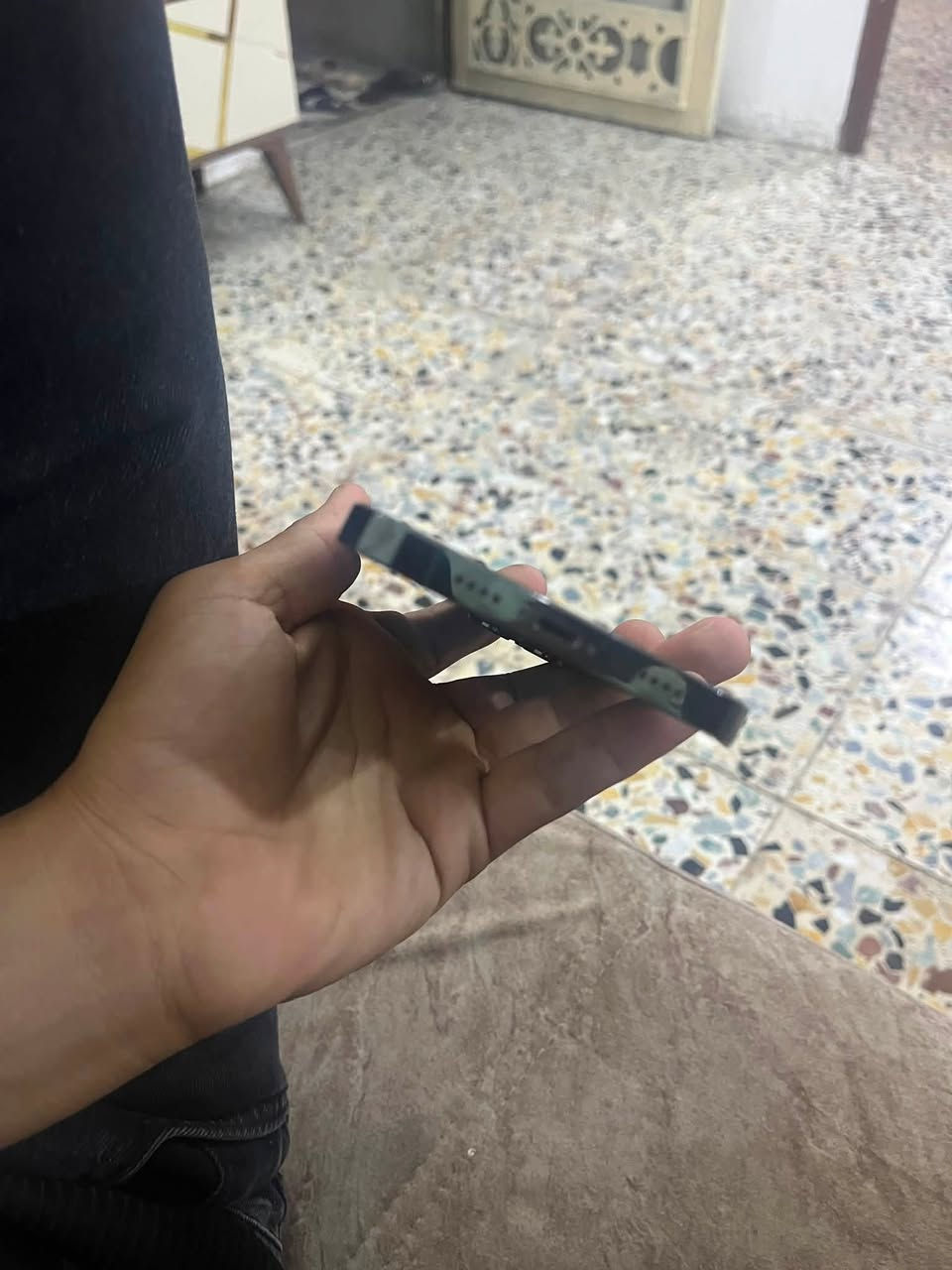 ايفون ١٣ برو ماكس بطاريه ٨٩ شرق اوسط شاشه مبدله الاصليه بي شخط بسيط بضهر سعر ٦٢٥ وبيه مجال مكاني طوريج ***********
