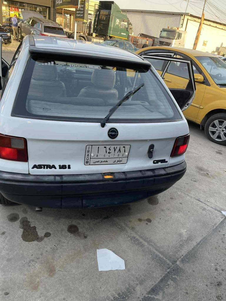 سياره استره موديل ،1993لون ابيض سياره ابلادي مابيها صبغ السعر 53للتواصل ***********او*********** موصل, نينوى
