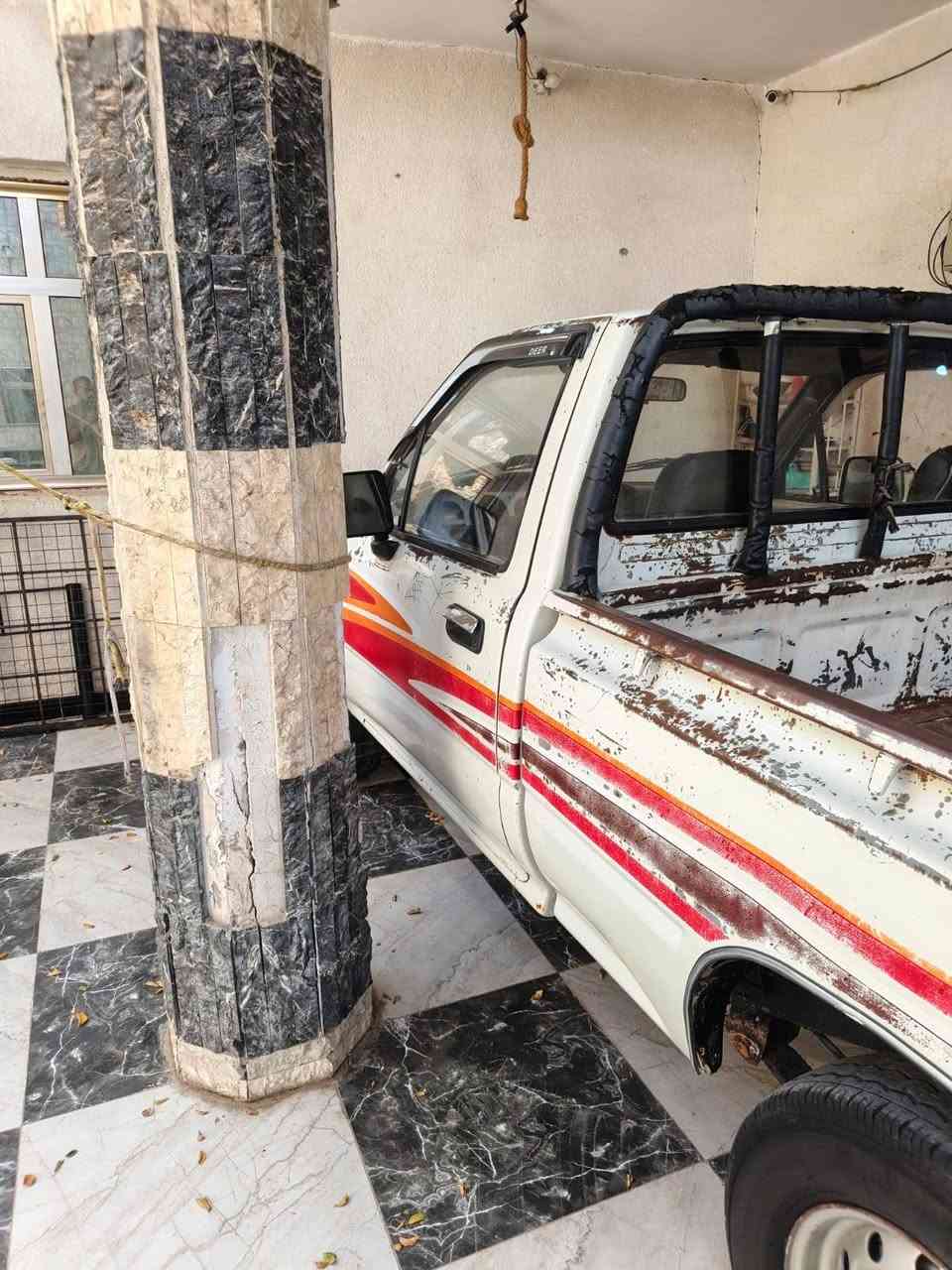 السلام عليكم تيوته 92
السياره مكفوله من  ضربه وصبغ 
شاصي كير مكينه مكفولات 
كله عل بلاد رقم مثنى 
بكان السياره البصره سفوان 
هاتف ***********
