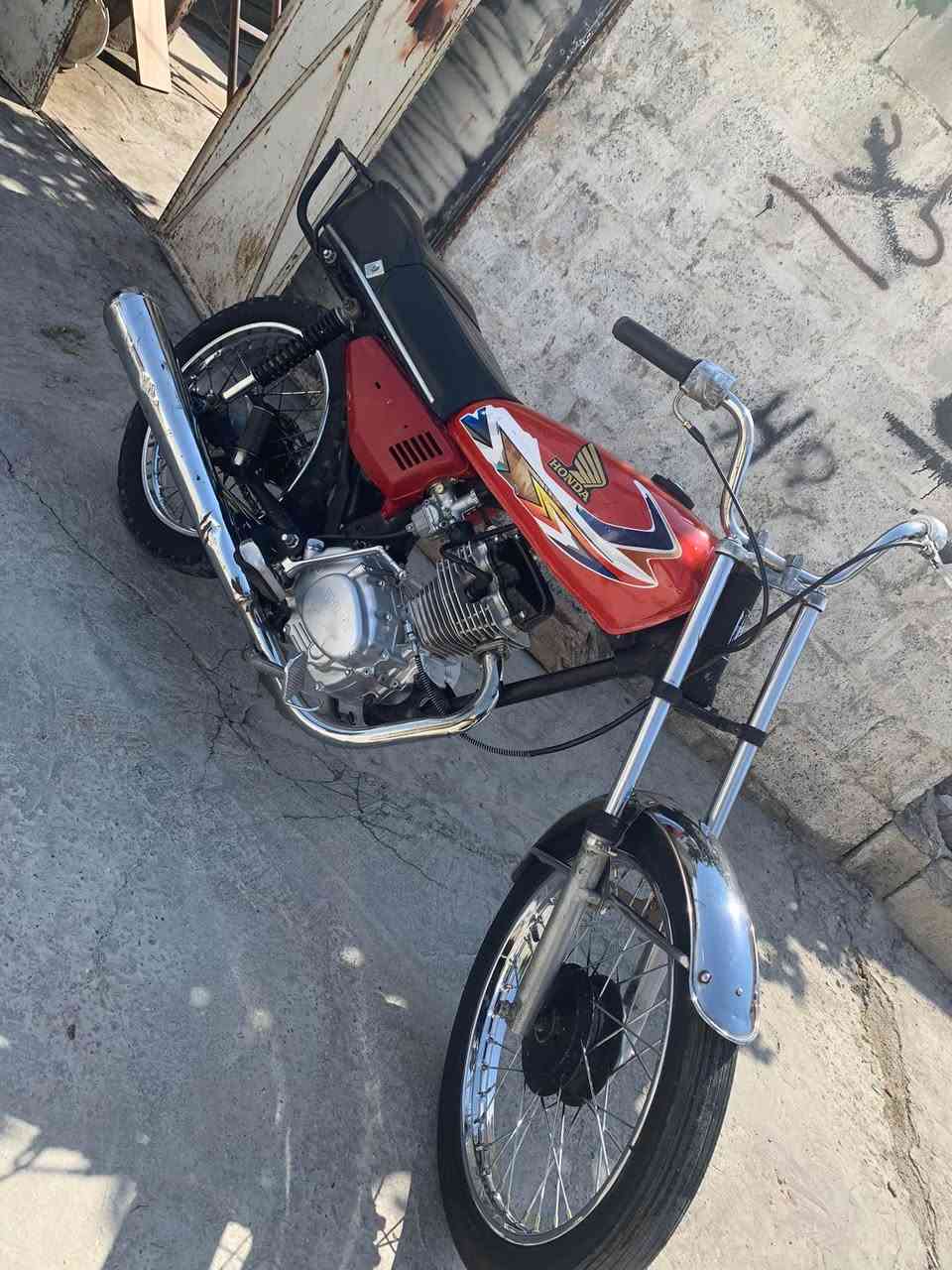 ماتوره  بو فروشتن  موديل ٢٠١٧  مه كينه ي سونليكي ٢٠٢٣ يه  بي دوكه لو رون ليچون سيعري ٣٣٥ مه عامه له شوين سليماني ***********
