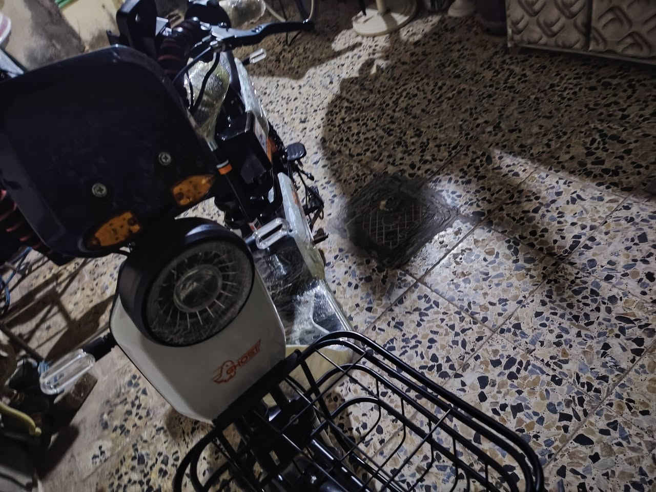 سلام عليكم دراجه شحن للبيع جديده دراجه بس متروكه بس بطارياته نص عمر بصمه بلاتوث ستاند موبايل كله؛. ؛ شغال  والونه ابيض واسود    سعره 125 وبيها مجال العنوان النجف. قرب ملعب النجف دولي بوابه 4   ***********
