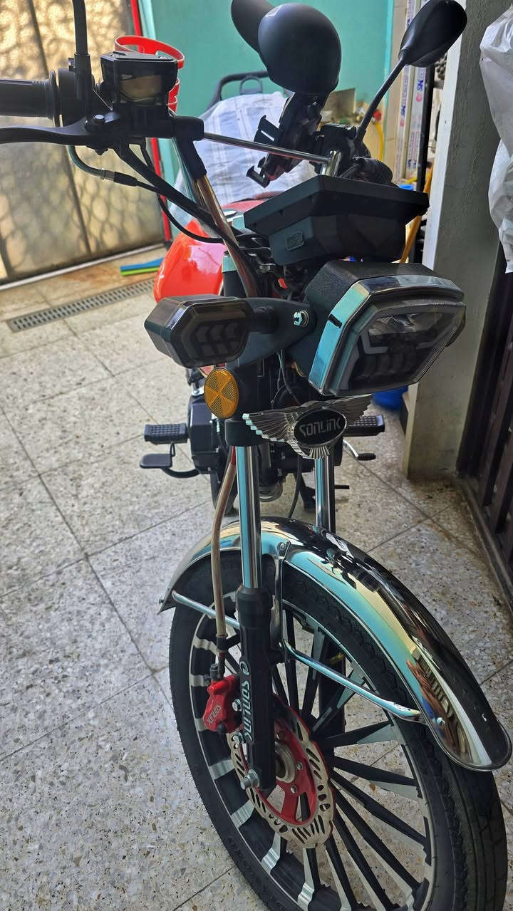 سولنك 200cc ماشية 3000 بحالة الشركه زيرو بصمات ثنين وسويجات ثنين المكان بغداد الحسينيه رقمي ***********
