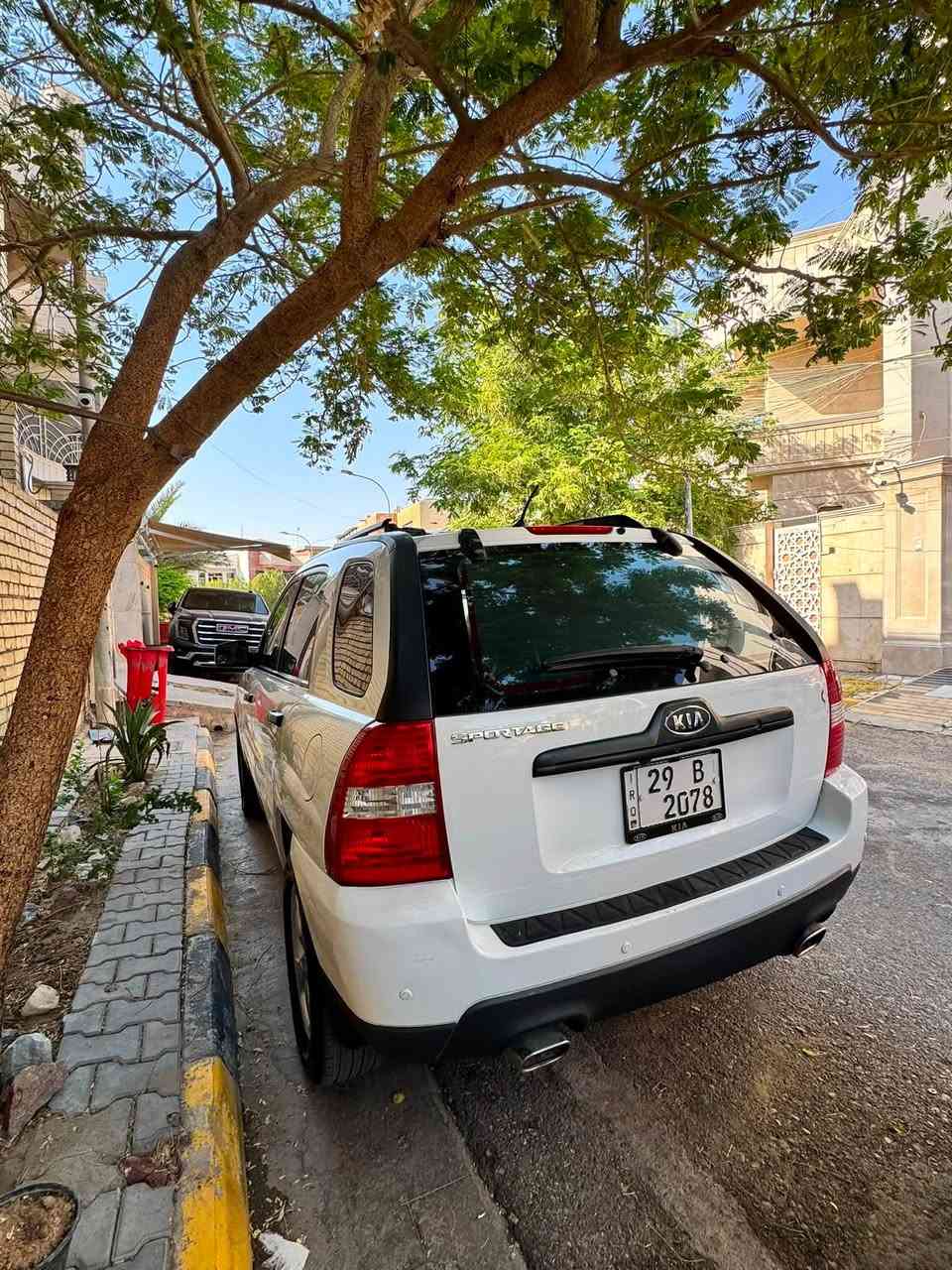 كيا سبورتج ٢٠١٠ خليجي ماشيه ١٩٦ الف محرك ٢٠٠٠ كير محرك مكفول بيها قطعتين صبغ وشويه من الباب مال السايق مرشوش بدون دواخل رقمها مميز اربع ارقام مكاني كوت الهوره سياره كامله على اخر شي ***********

