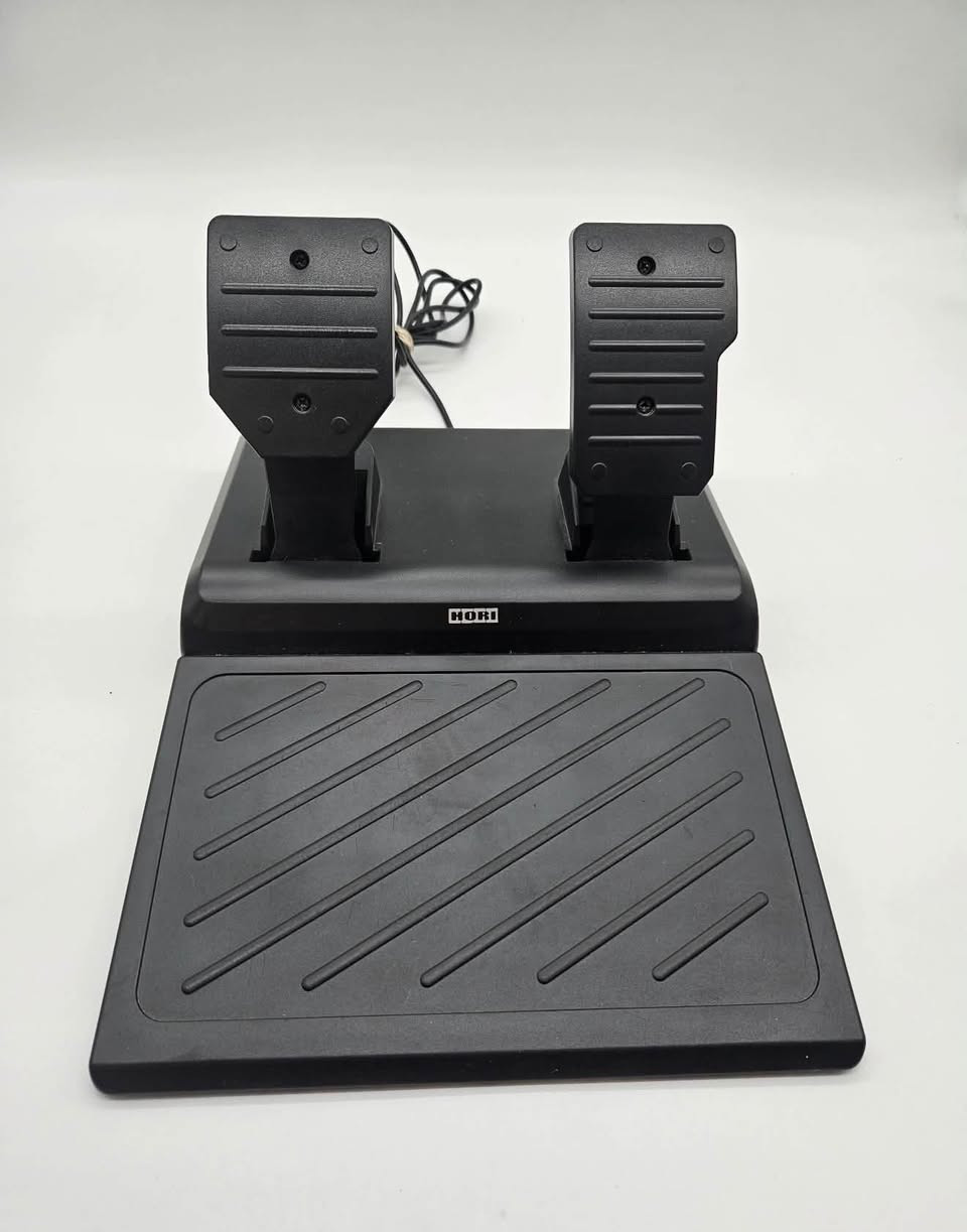 X box steering wheel
يشتغل على كل أنواع الاكس بوكس و ال pc كذلك 
مستعمل قليل جدا 
مع دواسات و بدون كير 
دورات إلى 220 درجه 
سعره 125 قفل 
موقع بابل توصيل ويه الوسيط 
واتساب ***********
