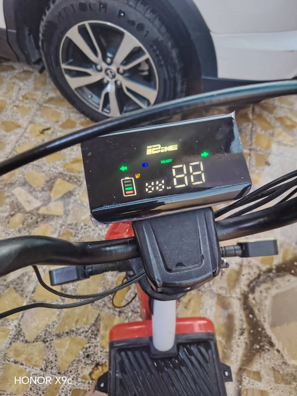 ماطور شحن حجم 14 باتري بشرط 100/تايرات جديد مستخدم شهر سعر 240 مع ملحقات ماطور ***********

نص مكتوب في الصور:
- HONOR X9c