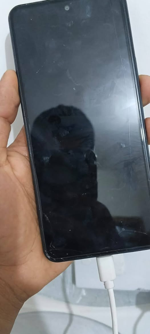 السلام عليكم جهاز غني عن التعريف. ‏‪vivo Y19s Pro‬‏  ببجي90فريم الذاكره 256 ماداخل تصليح مكفول كفاله عامه بدون ملحقات بطاريه 6000 ملاحضه الشاشه بيها فطر مثل ما تشوف مامئثره بلمس  سعر 250بي مجال حك الجية وتدللون للاستفسار *********** واتساب او فيس متواجد كربلاء
