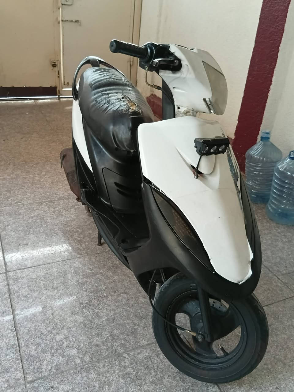 للبيع ماكس عدله بوشه ٤٩ دراجه نظيفه كلش سلف هندر لايتات عداد سرعه هورن كل كهربائيات شغاله ... بلك جديد كابريتر نظيف دهن لبيها كله ابو ١٥ الف امزويل مطلوب ٤٥٠ وبيها للطيبين ***********

