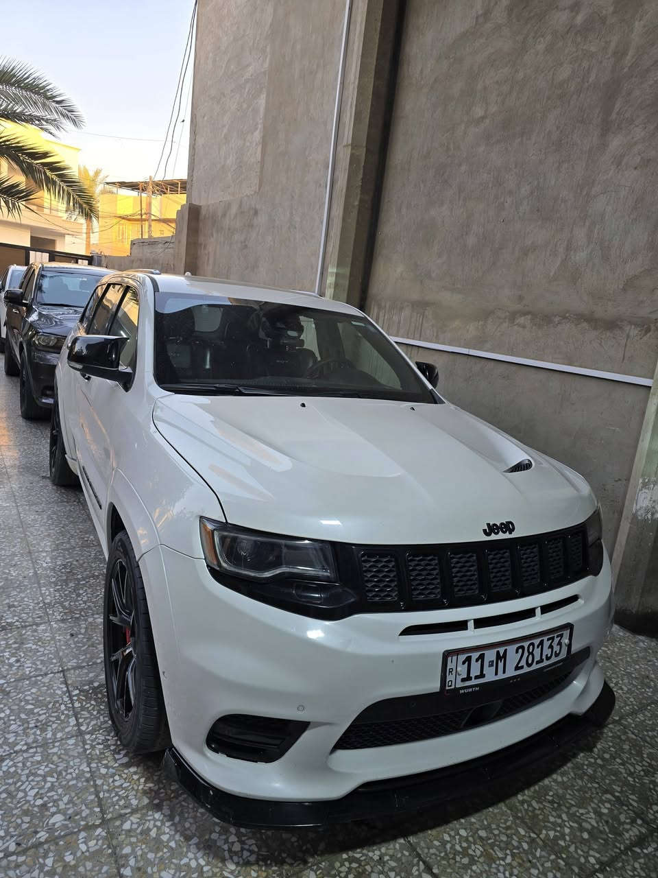 للبيع أو المراوس: جيب كراند شيروكي SRT – أداء جبار ومواصفات حصرية! 🦅
الموديل: 2020
​المحرك: 6.4 لتر (6400cc) HEMI V8
​القوة: 475 حصان
​الكير: اوتوماتيك 8 نمر (أداء رياضي عالي)
​الممشى: 78,300 ميل (ما يعادل 126,000 كيلو)
​المواصفات والإضافات المميزة:
​اللايتات (قصة وحدها): مزروعة بيها عدسات نوعية فاخرة جداً، ولد (LED) مميز ومتغير وقوي (مو لد عادي). والمفاجأة: شاشة متغيرة مزروعة بداخل اللايت تكدر تخليها عيون، أو كتابة، أو حتى تعرض بيها صور!
​عداد السرعة: 300 كم/ساعة.
​شوته رياضية: تنطي نفس أقوى وأداء أسرع للمحرك.
​صالنصات بورلا (Borla) أصلية: سيستم اكزوز رياضي ينطيك طرب وأداء مخيف.
​حجر البيئة: موجود ومكفول (السيارة ما ملعوب بيها).
​نظام صوتي: هارمن كاردون (Harman Kardon) محيطي جبار وأصلي.
​السنوية: السيارة باسمي مباشر.
​كشنات SRT رياضية (جلد وشاموا) مع أنظمة تدفئة وتبريد.
​شاشة عملاقة 8.4 عقدة مع نظام Apple CarPlay و Android Auto.
​فتحة سقف بانوراما.
​رنجات SRT الأصلية.
​أنظمة قيادة متعددة (Track, Sport, Auto, Snow, Tow) ونظام الانطلاق Launch Control.
​رادارات، حساسات أمامية وخلفية، وكاميرا للرجوع.
​حالة السيارة والضرر (وارد كندي):
​الضرر: السيارة بدون ضرر، وبدون أي إيرباك طاك (سيستم شركة مكفول).
​الصبغ: فقط رش (كلير) على الجاملغات الأمامية للجمالية، باقي البدي مكفول وشرط الفحص.
​التقارير: تقرير السيارة موجود، ومو بس تقرير أمريكا (الكارفاكس)، حتى صور فحص السونار موجودة لضمان الشفافية.
​السيارة جاهزة من كل شي، تبريد ثلج، وميكانيك (كير ومحرك) شرط الفحص، واستخدام حشمة.
​📍 مكان العرض: البياع - الشارع الأول (معرض نور)، واللي يحب يشوف السيارة عالطبيعة.
📞 للتواصل والاستفسار 
 *********** (عندهم كافة التفاصيل).
