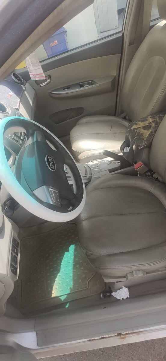 السياره byd g3 بي واي دي جي ثري مديل 2016 لونها رصاصي
سنويه ما منتهيه لحد 2029
السياره بأسمي
رقمها الانگليزي الجديد بصرة
بلاديه ما محوره
بديهه نظيف وحلو مرتب گيرها ما شاء الله معتني بي دواخلها نظيفه تبريدها شغال فول بيها بس المحرگ بي تبخير قليل ينقص دهن وبيهاكم ملاحظة مثلاً الجام ما يفتح والماسحات فاصلهن لأن شكلن واكو باب من البيبان بي شخوط والحداده مالتها نص عمر هم يرادلها ترتيبات 

وانا صارف عليهه هواي يعني مو هاملها توني مبدل الراديتر جديد والقايش والدينمو هم جديد وادامه البعض الاشياء البيهه بين فتره وفتره اسويها 
هسه عايفها يم الباب تمشي مسافه وتحمه لأن كلولي بيها فلس يرادله تبديل وتعاجزت اسويه لأن يرادله فرغه وانا مشغول

السعر 55 وبيها مجال للشراي
ابيع كوم حديد 

كاتب اغلب التفاصيل رجائاً اليخابر كون شراي

*********** البصرة, العراق
