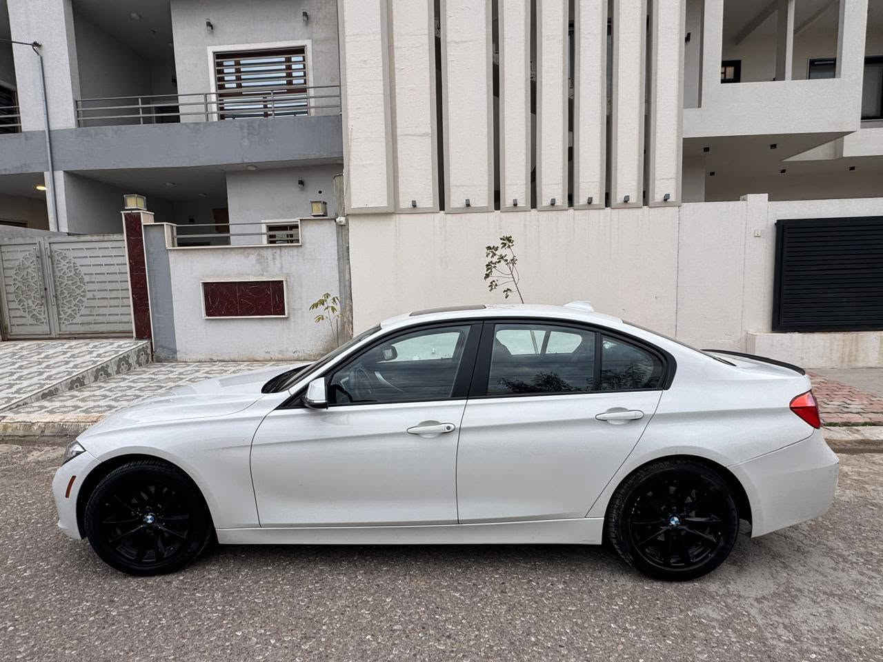 BMW 320 i 2017 
مكينة 2000 توين توربو 
رقم اربيل جديد 
ضررها قطعه وحدة صندوق خلفي مبدل بلادي في امريكا 
ما155الف كيلو 
كير ومكينة بالشرط وسيارة نظيفة متحتاج اي صرفيات 
مواصفات قياسية ستندر 
كشنات جلد ، فتحة سقف ، بصمة ،شاشة كبيرة ، تحكم تلقائي في درجات الحرارة ، مراقبه النقطه العمياء ،
سعر السيارة 170 ورقة  وبيها مجال 
مكان السيارة كركوك 
رقم الموبايل ***********
