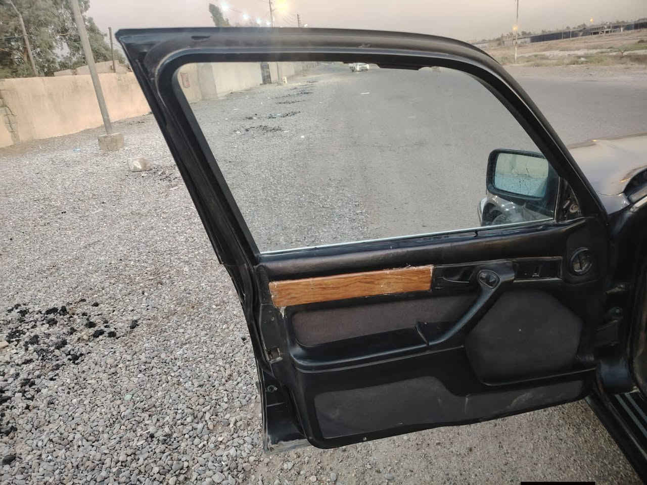 للبيع بيئم حجم 735مفتوح موديل90 هاتف *********** بغداد مشروع وطني سنوية لغاية 28سعر 35$كير اوتوماتيك محرك وكير مكفولات دواخل نضيفة كهربائيات كله شغالة ويل خلية تخم تايرات جدد سيارة  لاضربة ولاتبديل ولاخياس حدادية امامي خلفي جديد مكاني بغداد موجةد واتساب
