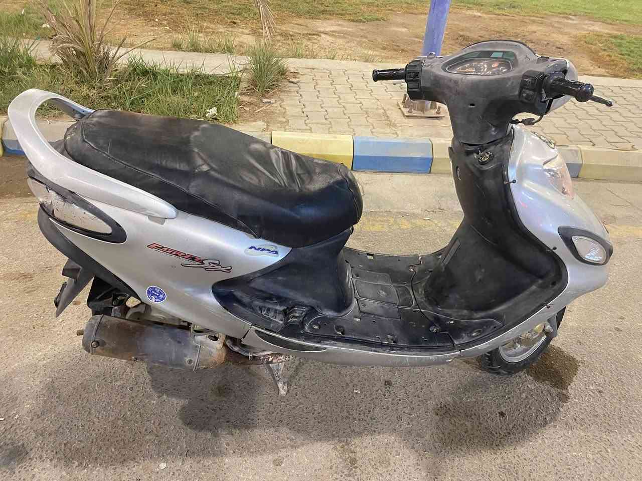 دراجه دولفين للبيع نضيفه كلش المكينه ناعمه ما مفتوحه الدراجه مكفوله على الفحص مستعجل على للبيع السعر 425 وبيها مجال جوه السوك  للتواصل.  ***********
