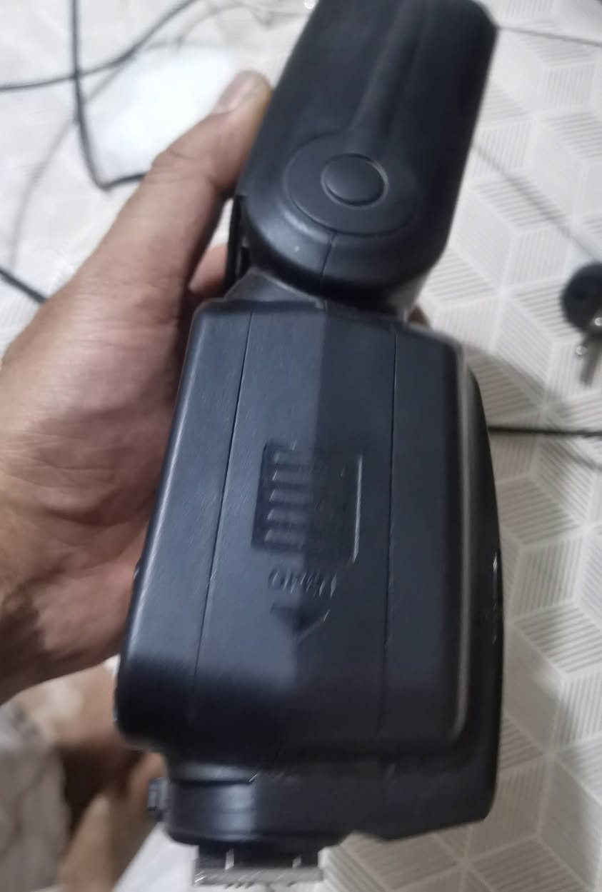 فلاش كانون بدون شاحن
ترايبود  L870
شغال يعني خلص شحن وطفه
اكتب تم ٣٠ الف
مع التوصيل
***********
