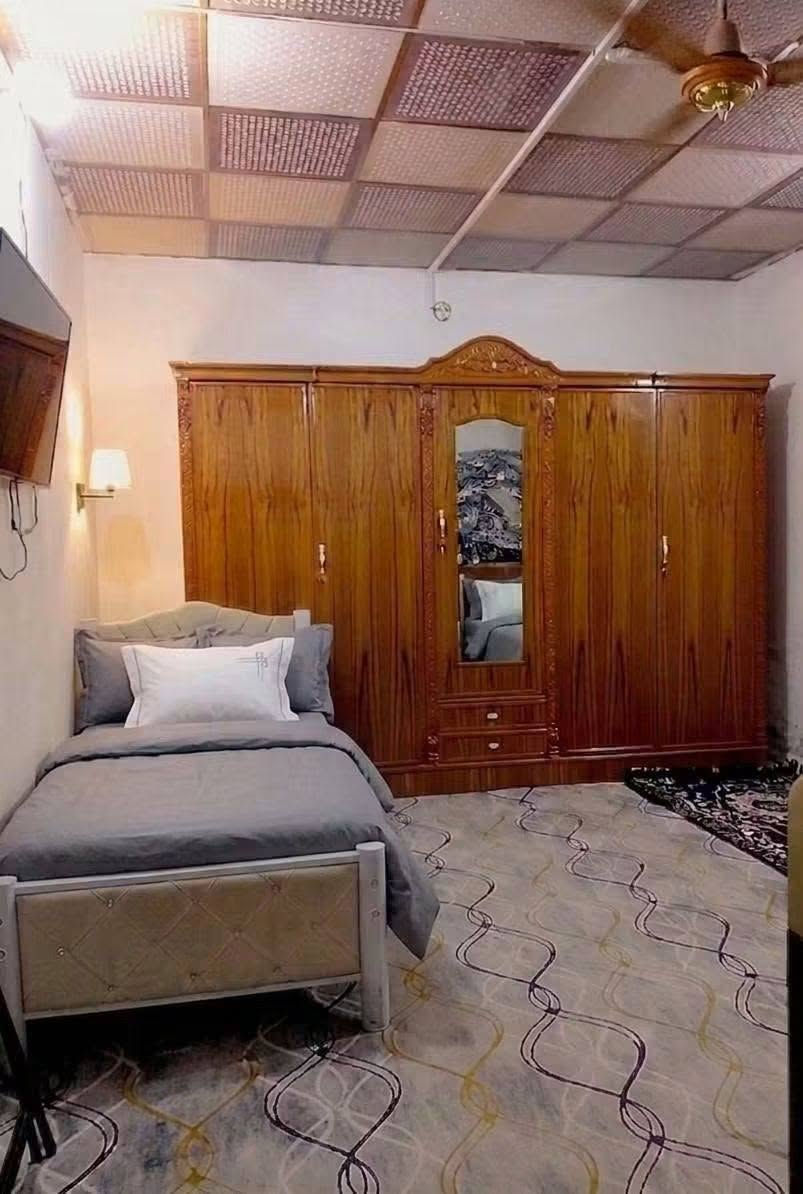 بيت للبيع عنوان النجف حي ميسان قطاع24شارع العسكري البيت نضيف كما موضح في الصور مساحه 92متر واجهه4امتار يتكون من طابقين  الطابق الأرضي يتكون من غرفه ومكشوفه وحمامات خارجيه واستقبال
بيت للبيع عنوان النجف حي ميسان قطاع24شارع العسكري البيت نضيف كما موضح في الصور مساحه 92متر واجهه4امتار يتكون من طابقين  الطابق الأرضي يتكون من غرفه واستقبال وصاله ومكشوفه وحمامات خارجيه 
والطابق الثاني جديد يتكون من غرفتين كبار البيت السعر 85 قفل للاستفسار الاتصال بالرقم ***********
*********** رجاءأ فقط المشتري يتصل كلشي موضح بلتفاصيل
