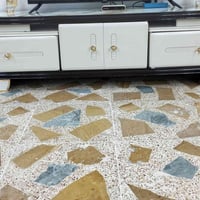 ميز بلازما • نظيف جداً • للبيع