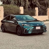 كامري للبيع 2025  ‏seبلاص  المحرك: 2500cc هايبرد الممشى: 39 الف   الوي...