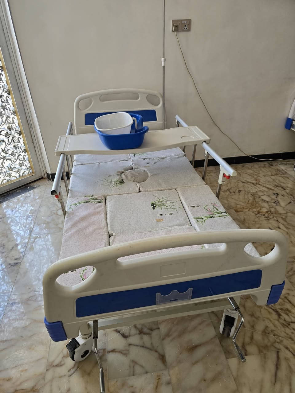 للبيع سريرطبي خمسة حركات مستخدم كلش قليل مع كافة الملحقات موجود في مركز الكوت ***********
