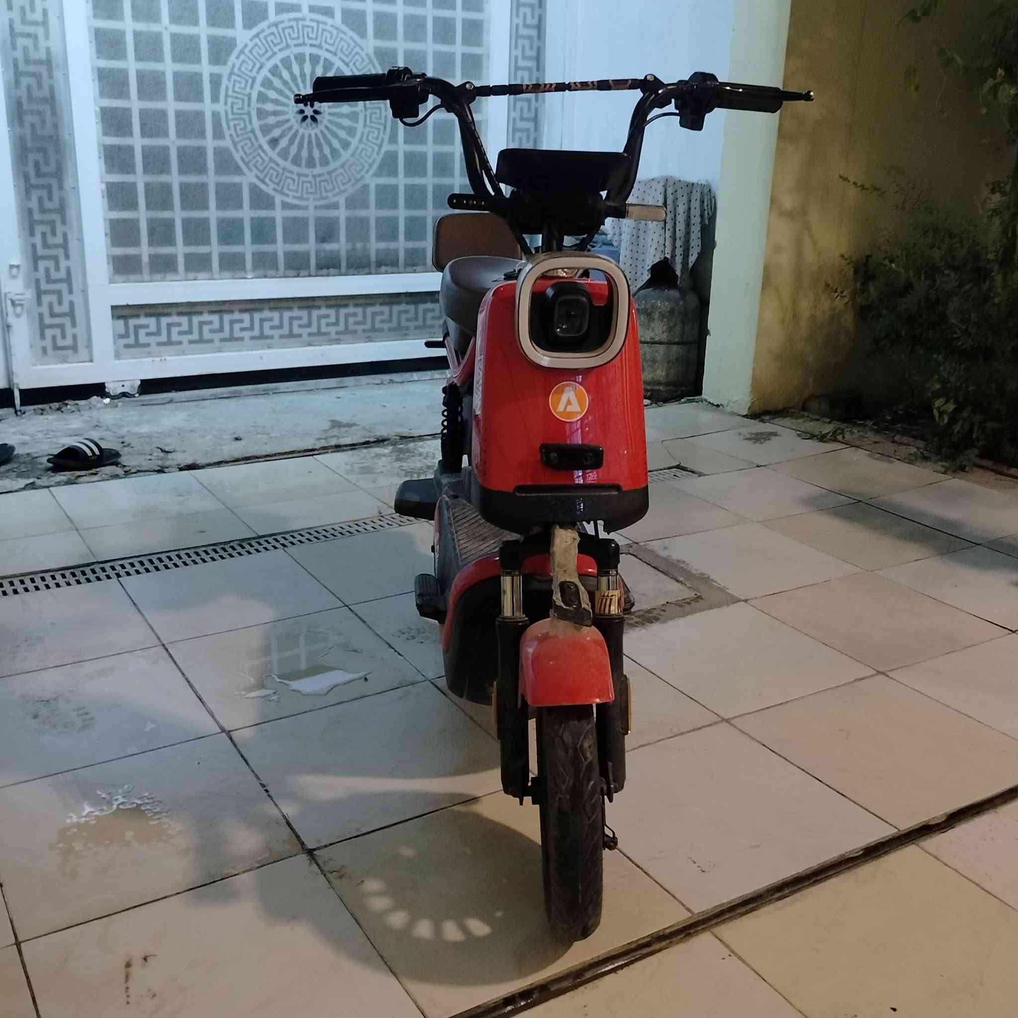 دراجة شحن الريان حجم 14 لون الاحمر +بايسكل لون الاسود نظيف 
صارلها 6اشهر عندي نظيفة نظافة فول 

مواصفاتها/سرعة 70 وحقيقي65

لايت

سلة هم بيها

لايت زنون 

اشاير يشتغلن اربعتهم 

عدد النمر 3 

هورن عالي 

بكلايت يشتغل

اي عطل يطلع بلشاشة 

بطاريات ولا وحدة واكفة بعدهن جديدات

بيها وصل الضمان ملف + عقل +بطاريات 

امانت الله نظيفة مابيها اي شخط 

السعر الدراجة300وبيها مجال 

هسة نجي على بايسكل 

نوعيتة BD لون الاسود 

مابي اي شخط ونظيف نظافة فول 

السعر البايسكل 120 وبي مجال 

العنوان بغداد زعفرانية حي الامانة 

رقمي *********** اي شي استفسار هنا
