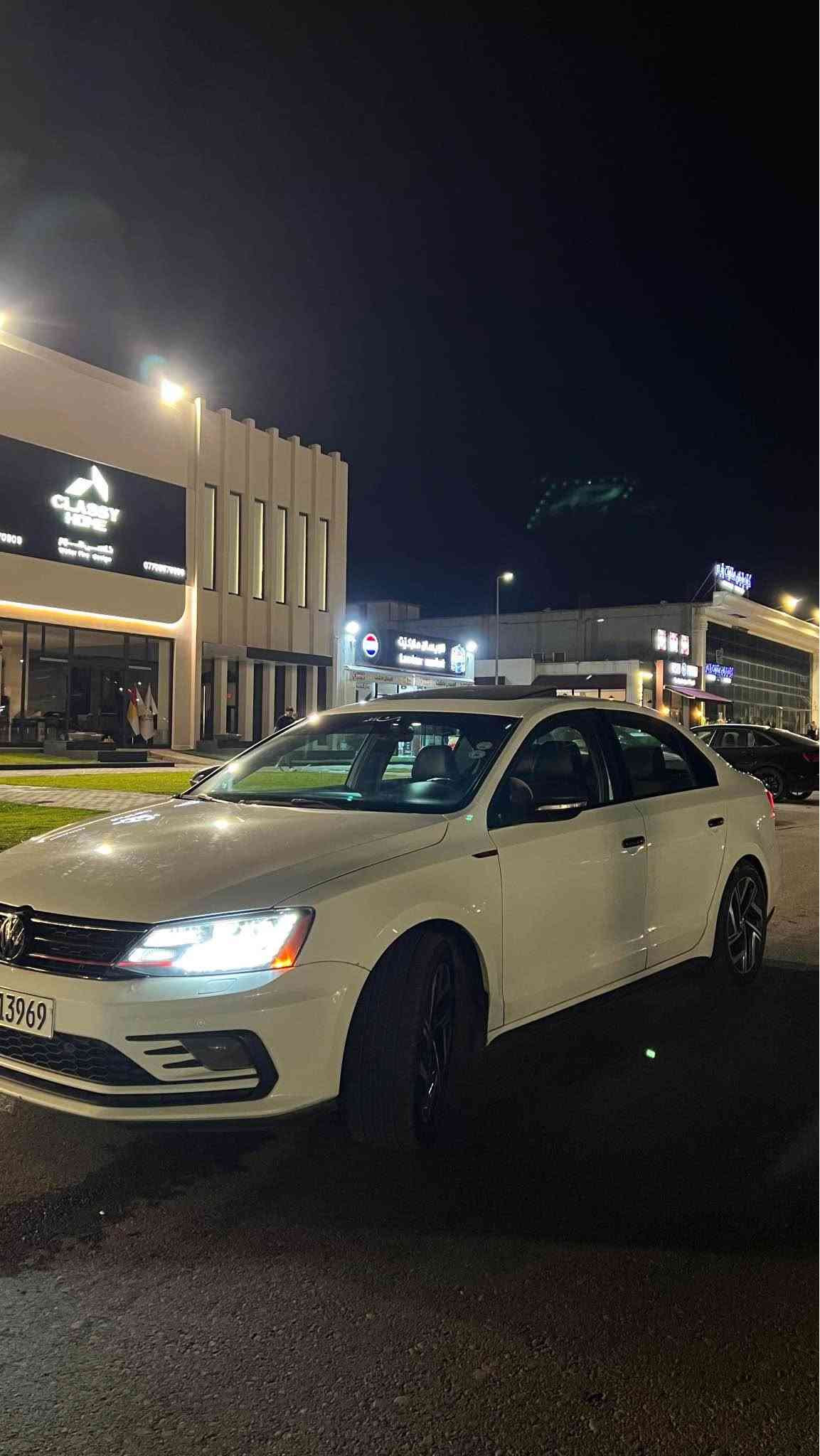 Jetta GLiفوول فوول مواسةفات هةموو شتي بةشةرت سيستةمي گزوز سپورتي لةسةرة 
سلايت
كوشن جلد و هيتةر 
سةماحة BOOS
3 گير پاڤل شةفتي سوكان تةحكوماتي سوكان
پشت و پئش كةپس 
گئر  مةكينة. بةشةرت 
سةنةوي نوئية هةتا ٢٠٣٢ دينار مةسرةفي نية 
سةيارةكة دةرگا و چاملغي بؤياغة تؤزةك ناو دةرگةي گرتية هةموو شتي بةشةرت بئ مةسرةف و مالي گةنجان (سعر١٠٨) و كةمةك ماجاليشي تيداية  تةلةفون ***********/***********/*********** أربيل, العراق
