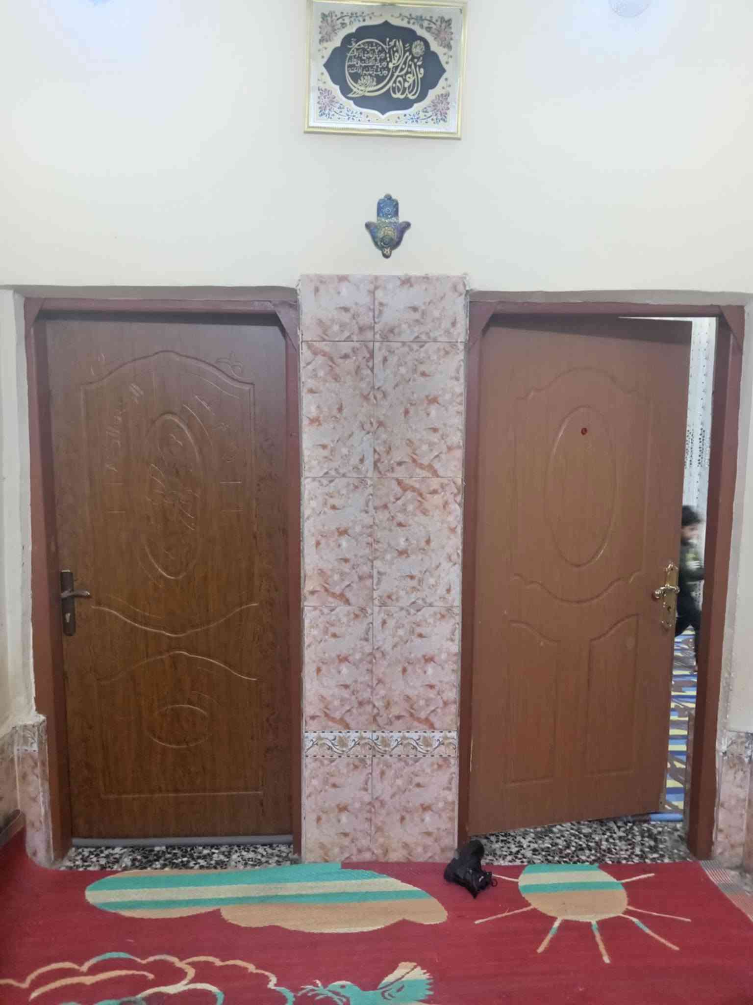 بيت للبيع مساحه 200 متر ركن الوجه 20 بناء 2014 اعكاده طابقين العنوان اريدو قربه مدرسه ذنون تفاصيل البيت طابق الاول يحتوي على ثلاث غرف وصاله  ومطبخ واستقبال صحيات داخليه وخارجيه الطابق الثاني ثلاث غرف وصاله سعر 215 مع المجال التواصل ***********
