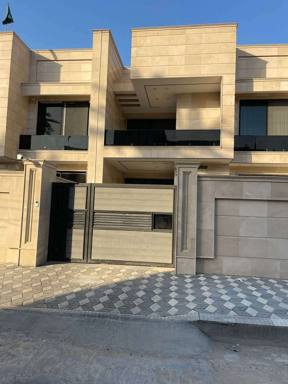🏗️ شركة وادي المستقبل للتجارة والمقاولات العامة
🏠 اليوم أنجزنا بيتين بمساحة 600 م² في شارع فلسطين 

✨ بأعلى المواصفات والمعايير الهندسية

نقدّم لكم أفضل الحلول الإنشائية والتنفيذية، مع:

✅ تنفيذ بأعلى جودة

✅ إشراف هندسي متكامل

✅ الالتزام بالوقت والدقة

✅ أسعار مناسبة ومنافسة

🔴 عروضنا الخاصة بالبناء:

• عرض البناء بالطابوق الأصفر:  200 ألف دينار للمتر الواحد

• عرض البناء بالطابوق الأحمر:  230 ألف دينار للمتر الواحد

🏡 عروضنا المميزة لتسليم المفتاح:

🔹 العرض الأول:  500 ألف دينار للمتر

🔹 العرض الثاني:  550 ألف دينار للمتر

🔹 العرض الثالث:  600-750 ألف دينار للمتر

✨ اختار العرض اللي يناسبك وإحنا نوصل بيتك جاهز للسكن.

📞 للتواصل والاستفسار:

حيدر : ***********

علي : ***********

