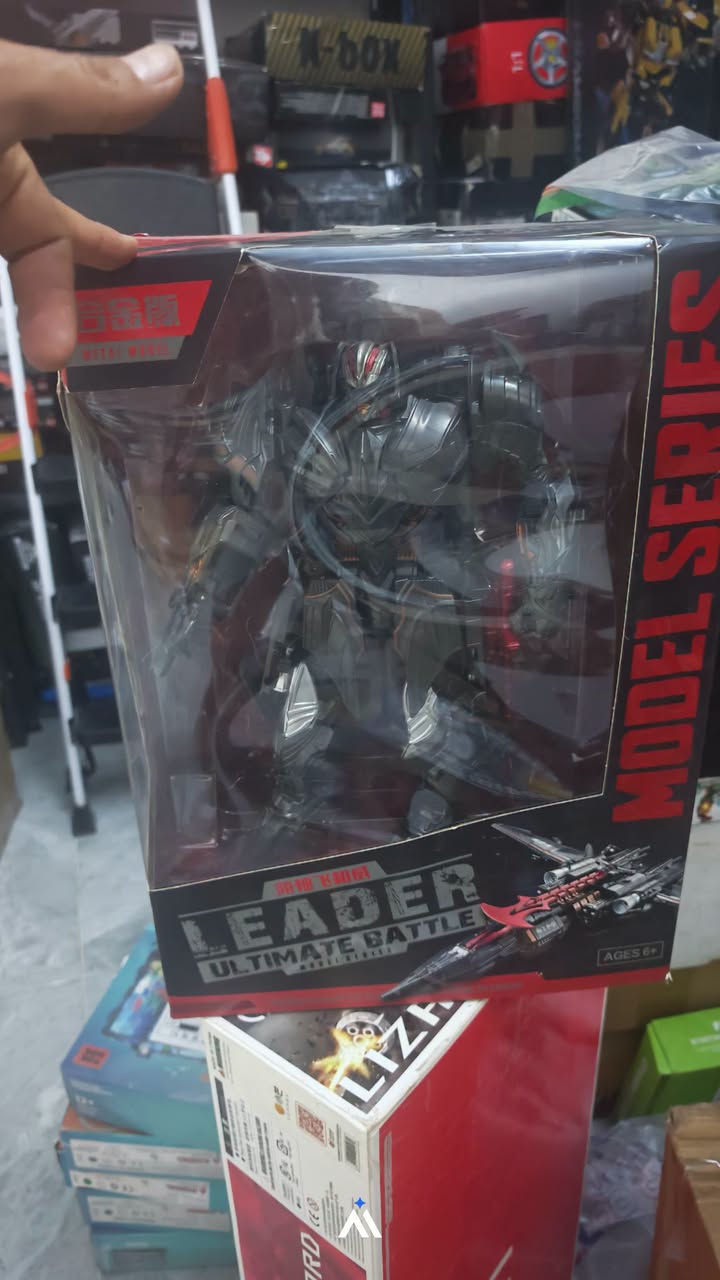 مجسم لعبة ميجاترون (Megatron) القابل للتحول من سلسلة "Leader Ultimate Battle" المستوحاة من فيلم ترانسفورمرز: الفارس الأخير (Transformers: The Last Knight).المواصفات الأساسيةالشخصية: ميجاترون بدرع رمادي داكن وسلاح سيفي أحمر.الميزة: يتحول من شكل روبوت إلى طائرة مقاتلة.الخامة: مصنوع من مزيج البلاستيك المتين
متوفر لدينا للبيع يوجد توصيل لجميع المحافظات واتساب ***********

